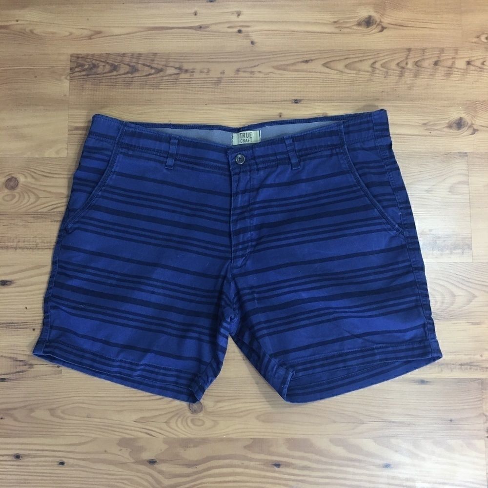 True Craft Blue Stripe Shorts Size 40